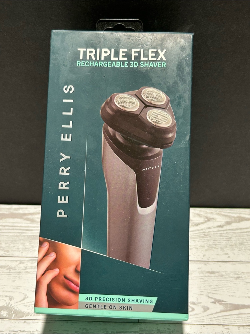 Perry Ellis Triple Flex 3D Shaver in Gray and Black